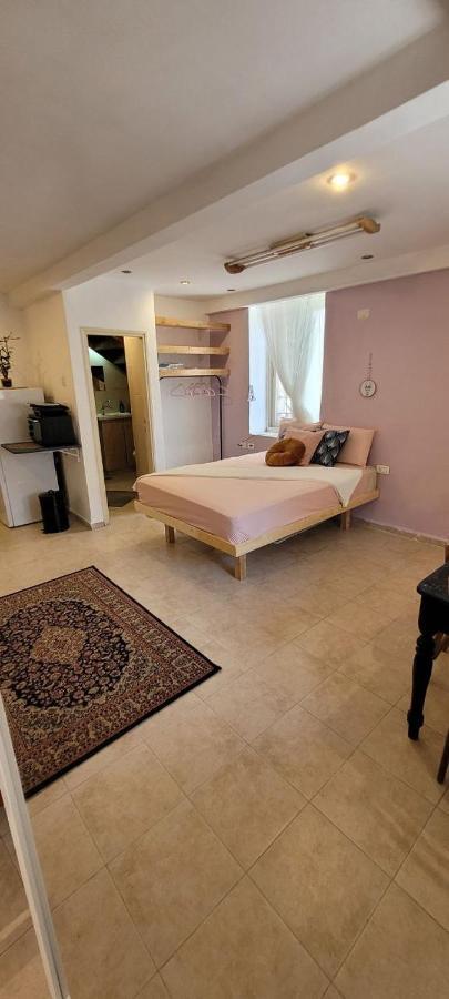דירה לזוג על שוק מחנה יהודה Apartment Йерусалим Екстериор снимка