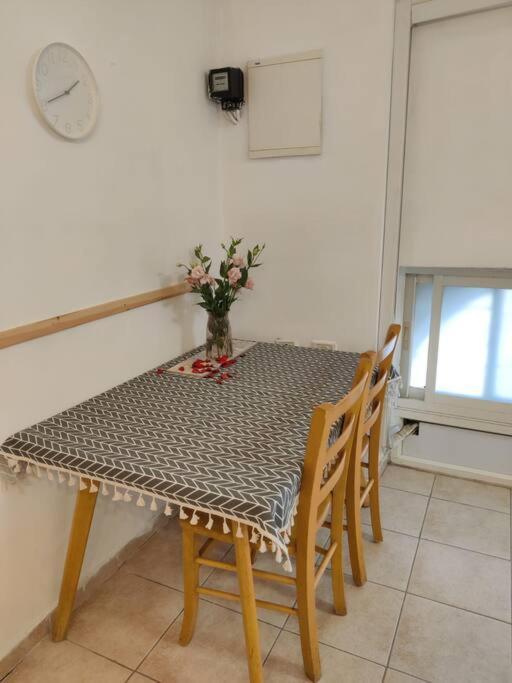 דירה לזוג על שוק מחנה יהודה Apartment Йерусалим Екстериор снимка