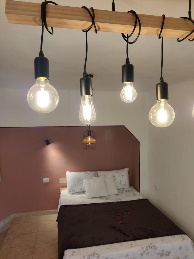 דירה לזוג על שוק מחנה יהודה Apartment Йерусалим Екстериор снимка